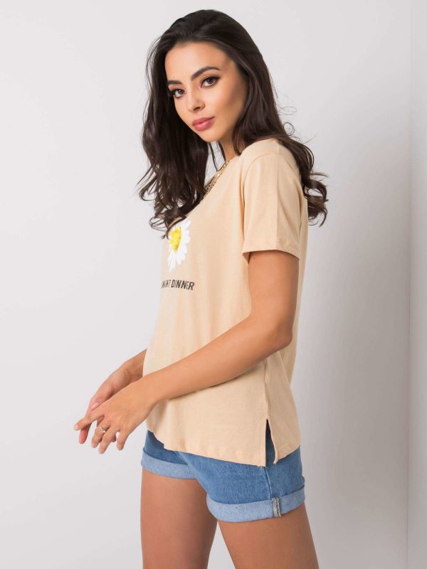 Beige T-shirt with Betsy applique