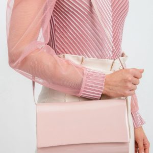 Pudr pink clutch bag made of patent leather