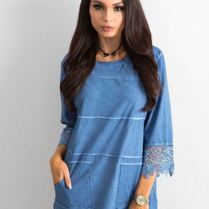 Blue blouse with lace and pockets