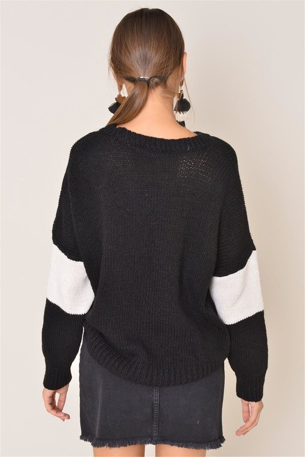 Black and white sweater BSL