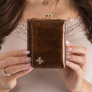 Brown lacquered wallet with animal motif