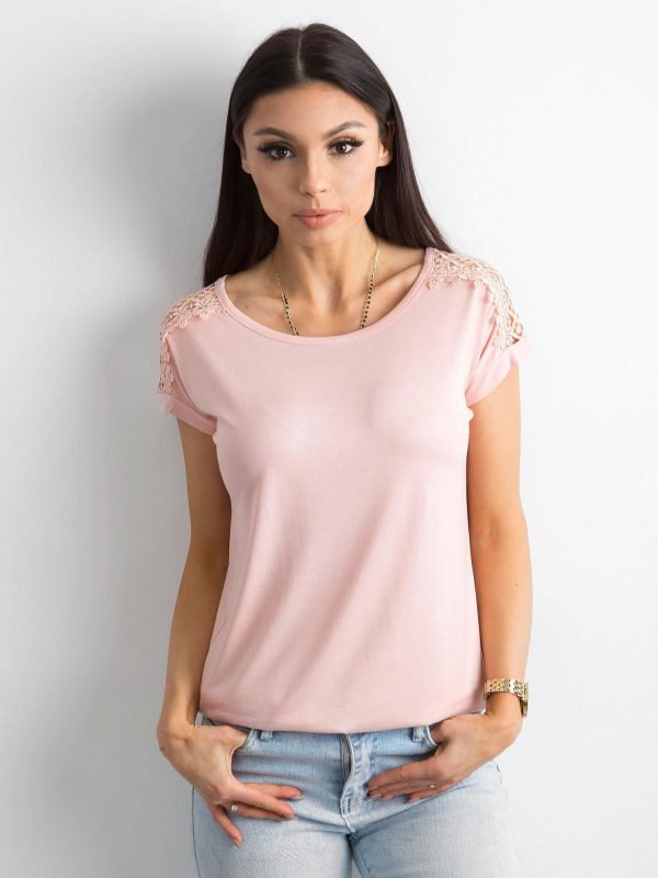 Light pink t-shirt with lace on the sleeves