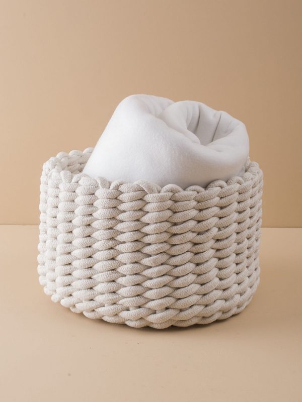 Round ecru braided container