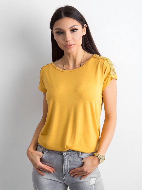 Yellow t-shirt with lace on sleeves