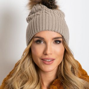 Beige hat with rib and fur pompom