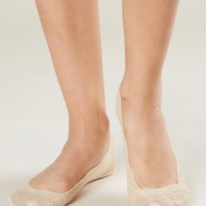 Beige lace feet