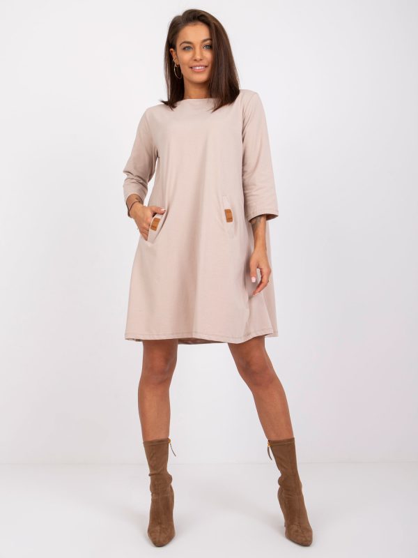 Light beige dress with Dalenne pockets