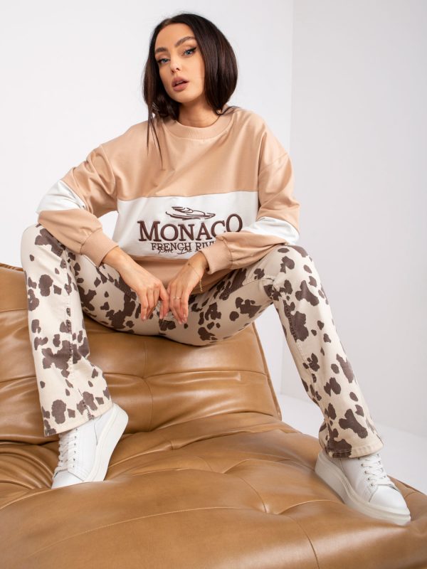 Beige sweatshirt with Bethany inscription