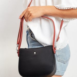 Black handbag with detachable strap