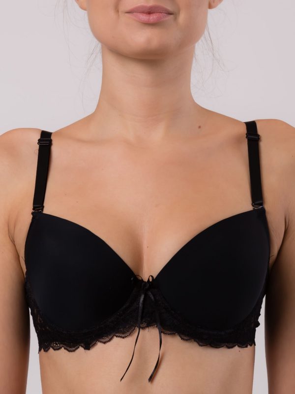 Black bra with lace at the perimeter