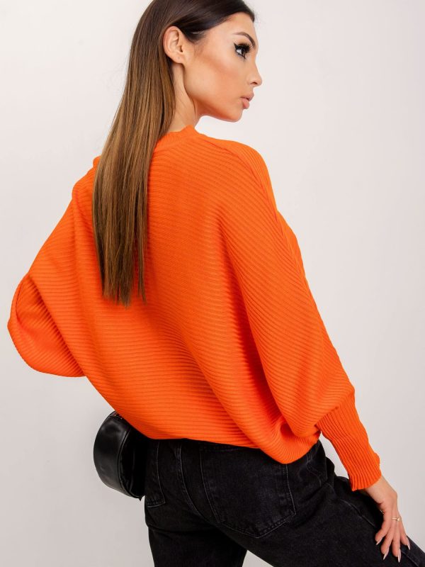 RUE PARIS Orange sweater Pose