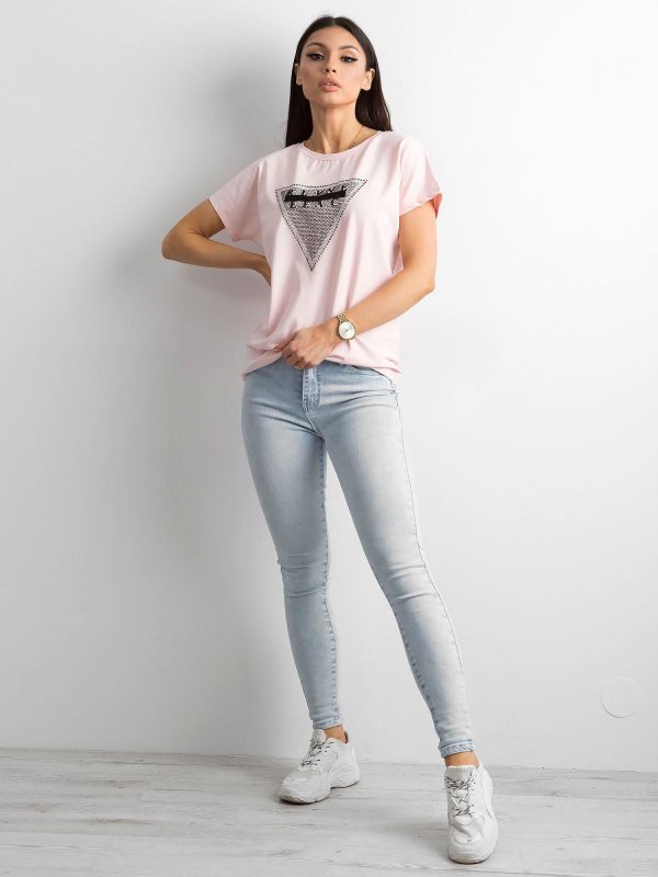 Light pink t-shirt with appliqué and cutout on the back