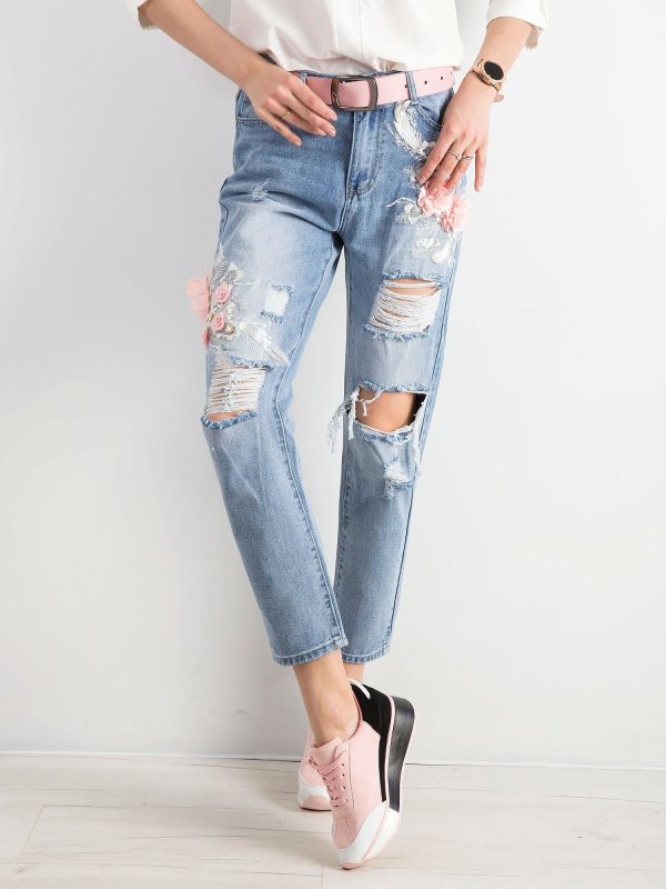 Light blue boyfriend jeans with appliques