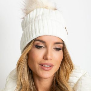 Ecru winter hat with pompom