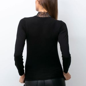 Black Blouse Distingue