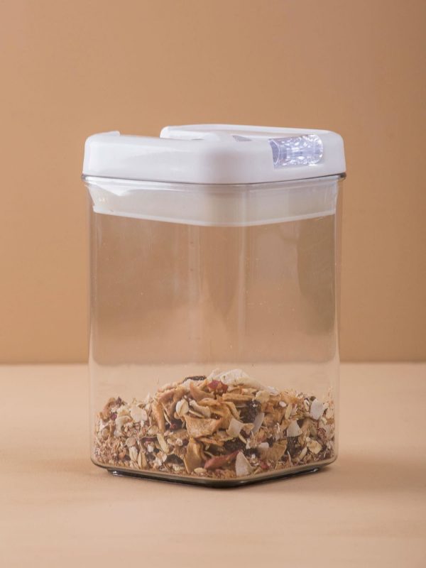 Plastic container for dry products