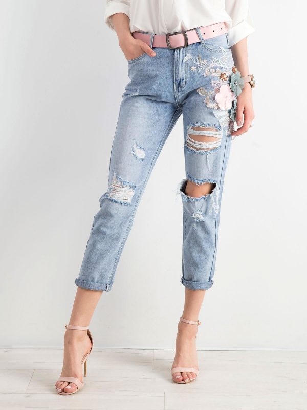 Light blue boyfriend jeans with applique