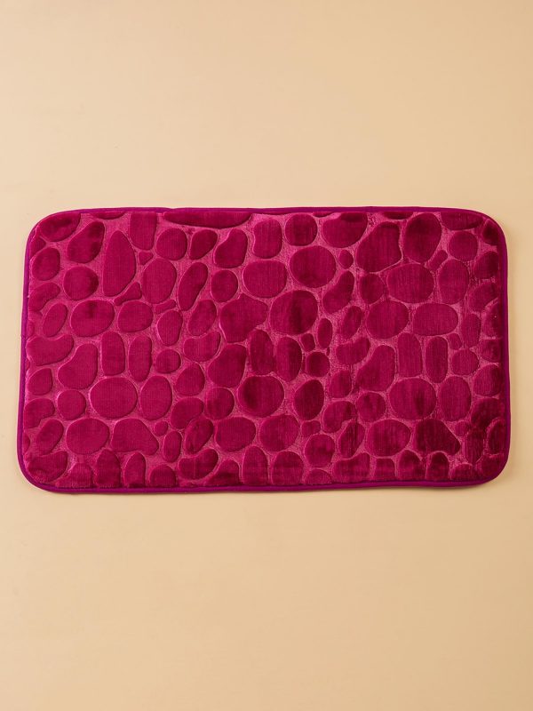 Burgundy bathroom mat with stone motif