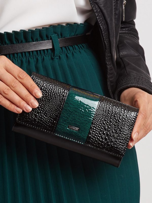 Green and black lacquered wallet