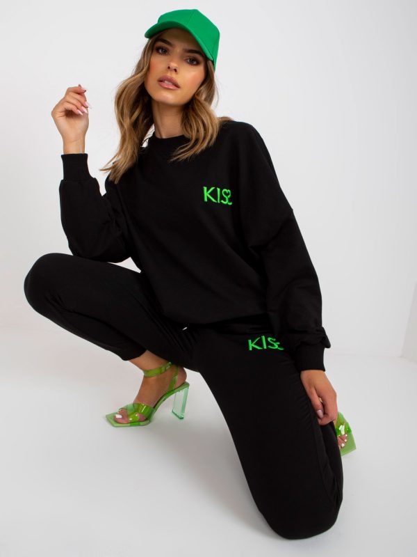 Black two-piece sweatshirt set with pockets