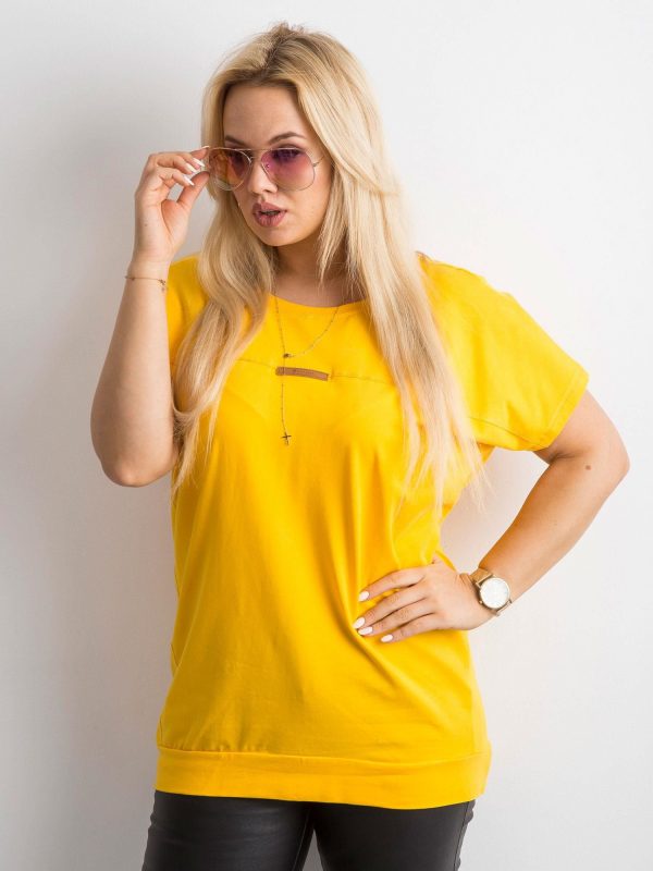 Yellow tunic with neckline on the back