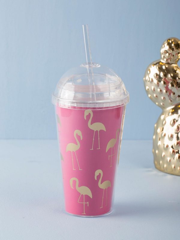 Pink mug with lid and straw