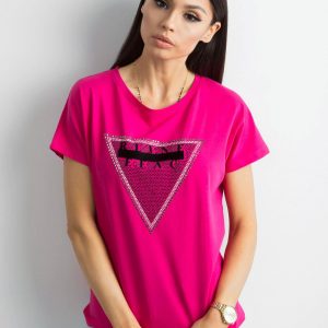 Dark pink t-shirt with applique and cutout at the back