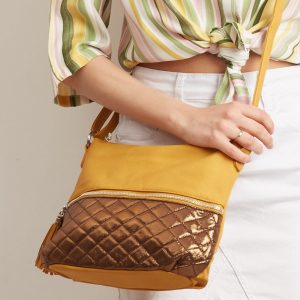 Mustard bag with shiny quilted insert