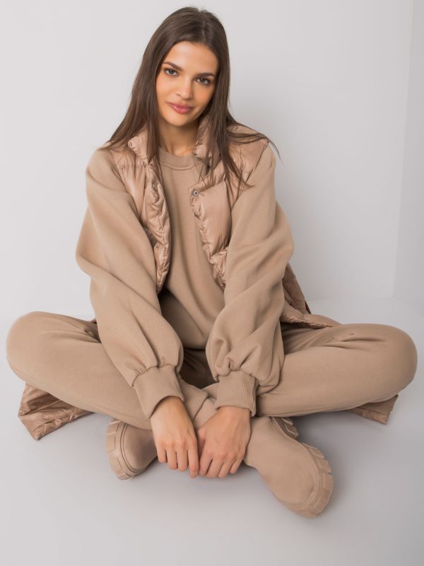 Dark beige three-piece set with Minneola vest