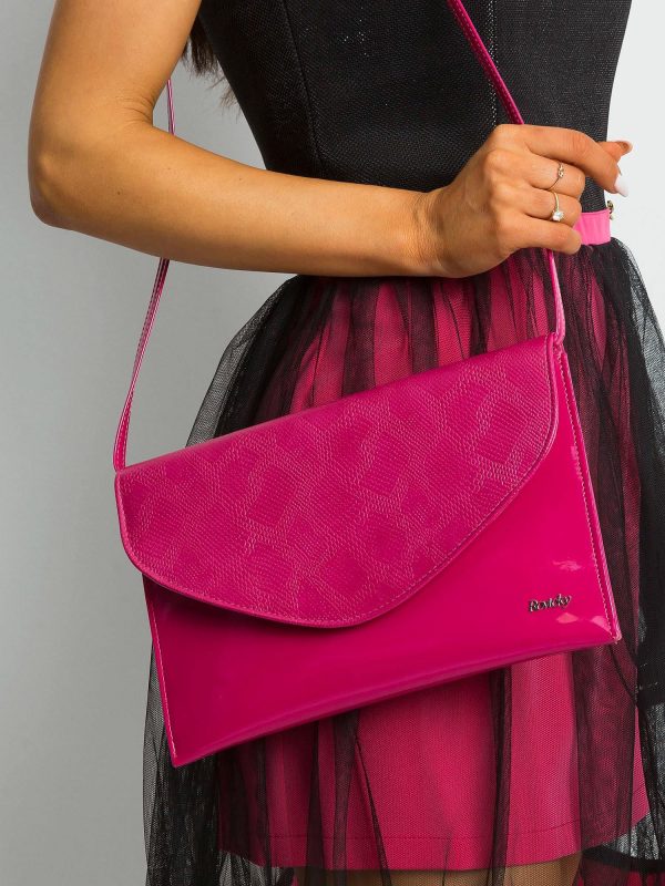 Pink lacquered clutch bag with flip