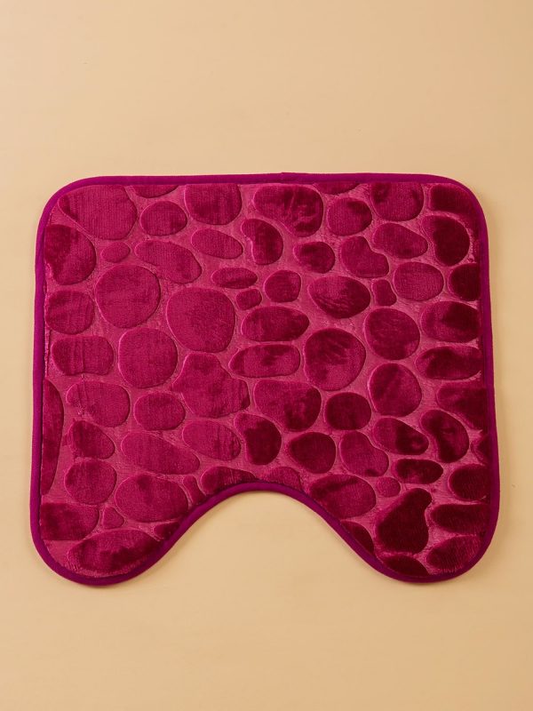 Burgundy bathroom mat under the toilet