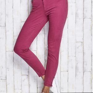 Fuchsia trousers with sliders on the legs