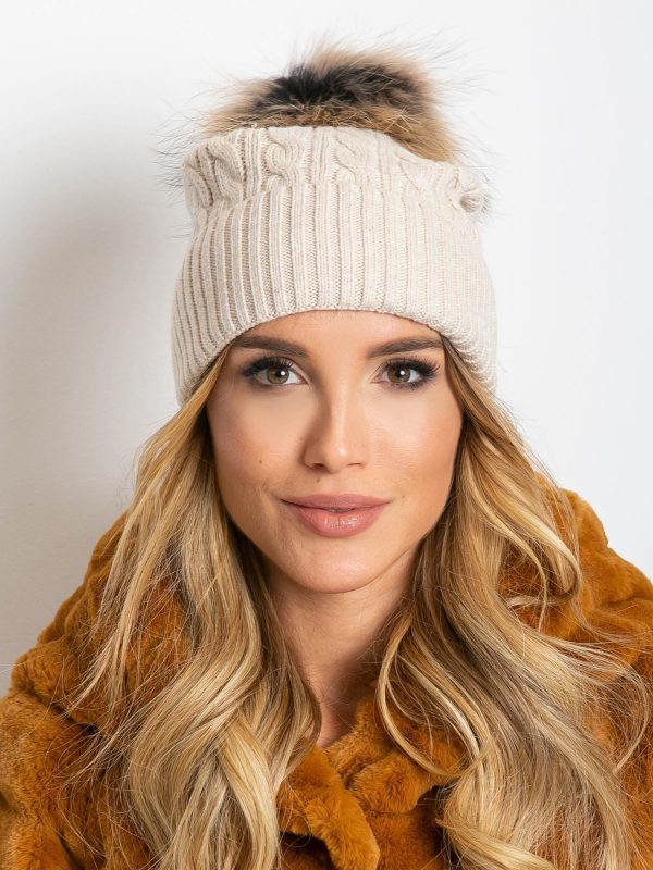 Light beige hat with rib and fur pompom