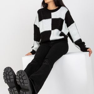 Wholesale Black and white loose classic sweater in squares