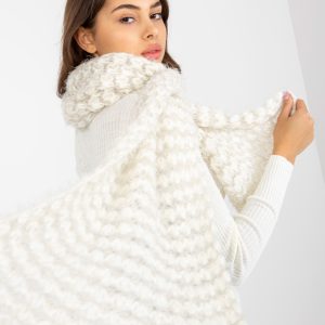 Wholesale White-ecru winter knitted scarf