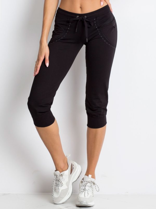 Wholesale Black capri sweatpants with applique at the pockets