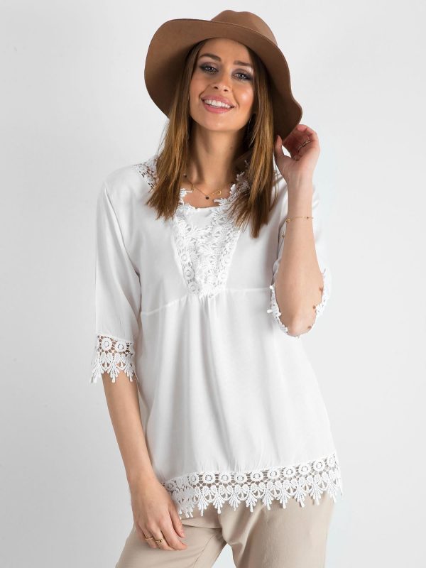 Wholesale Women's white blouse with lace