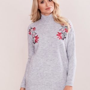 Wholesale Grey turtleneck sweater with embroider