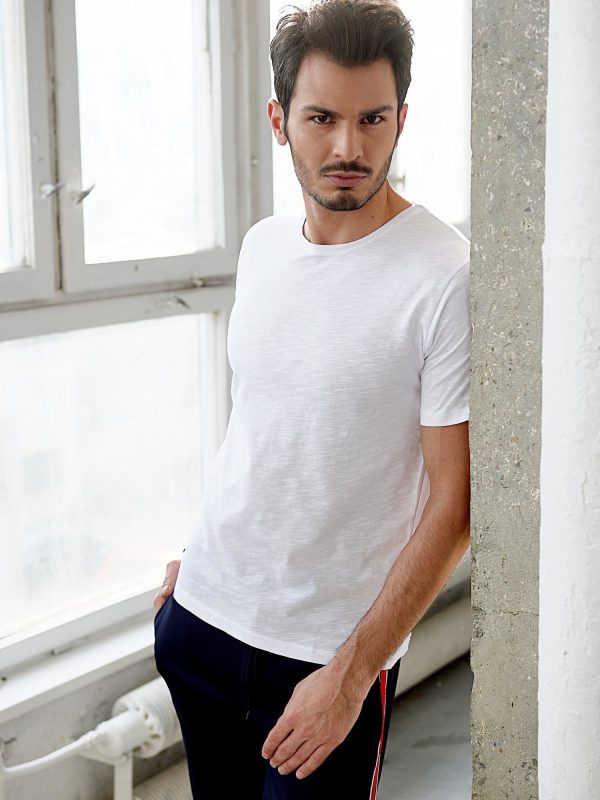 Wholesale White men's t-shirt basic