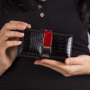 Wholesale Black women's lacquered wallet