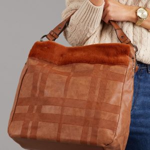 Wholesale Light brown checkered bag with fur