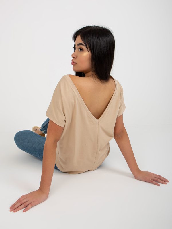 Wholesale Light beige basic t-shirt with neck on the back Fire