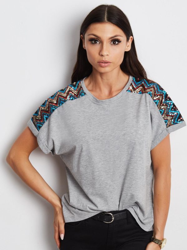 Wholesale Loose t-shirt with sequin applique on the sleeves light grey