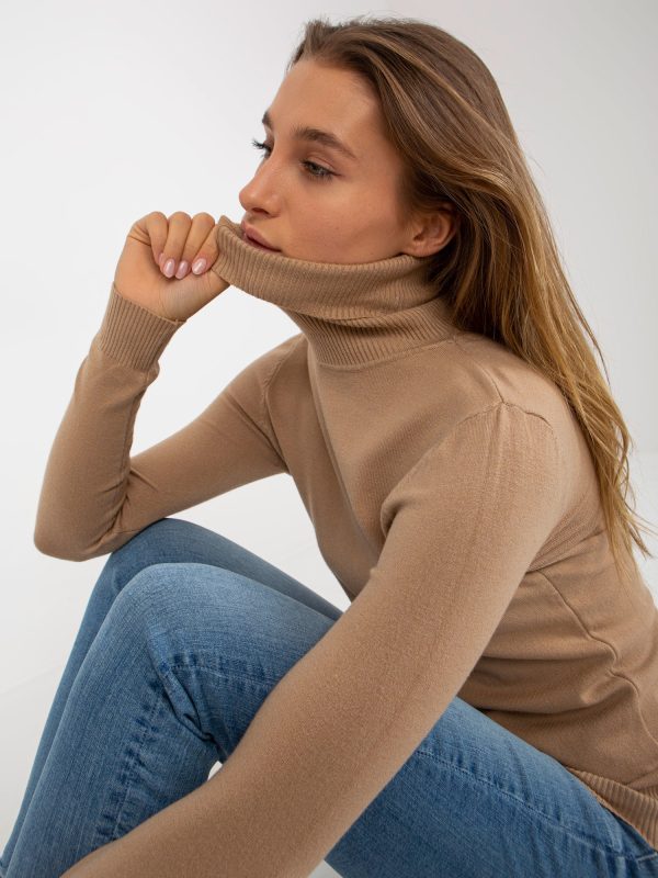 Wholesale Camel fitted turtleneck sweater with viscose