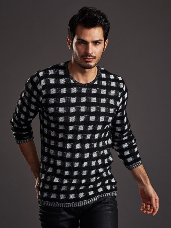 Wholesale Black men's sweater in braided pattern