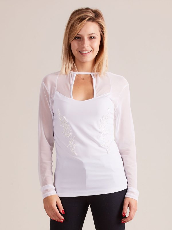 Wholesale Blouse with applique and cutout at the neckline white