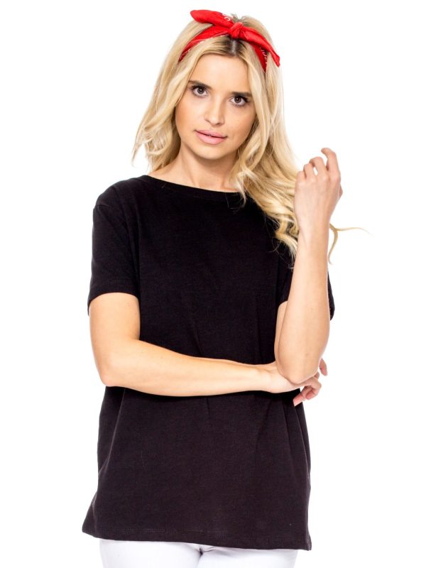 Wholesale Black t-shirt with deep neckline at the back